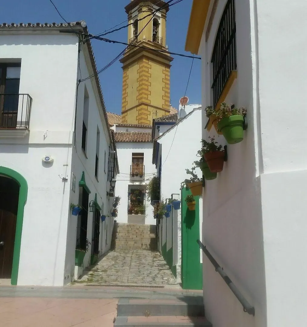 Puerto Deportivo Estepona 0*,